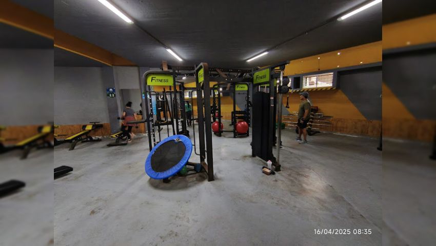 Gimnasio De Máquinas Piscina Olimpica