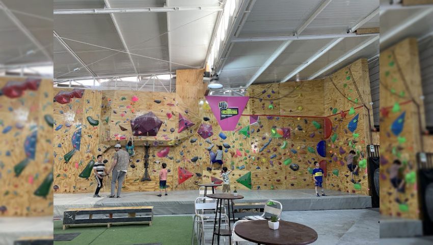 Hangar Boulder