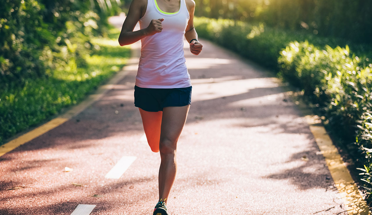 Cardio vs pesas para quemar grasa: qué funciona mejor y cuándo